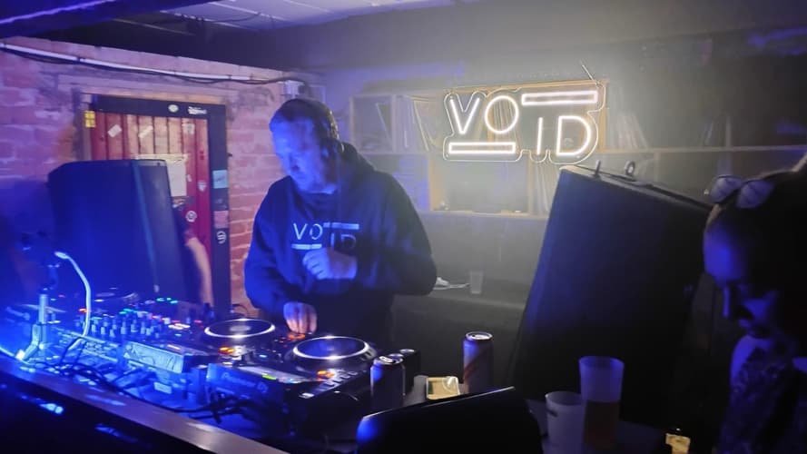 Jon Price performing